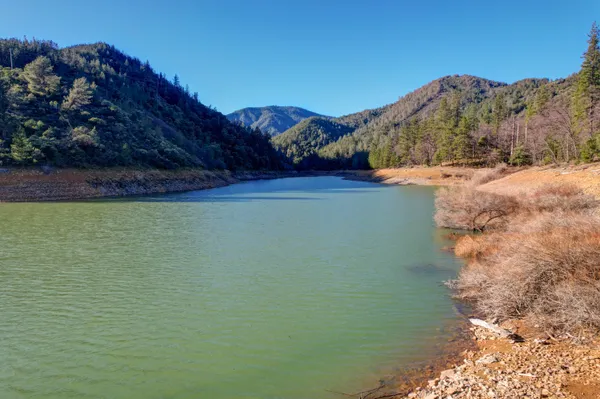 $695,000 | 20216 Lakeview Drive, Lakehead, CA 96051