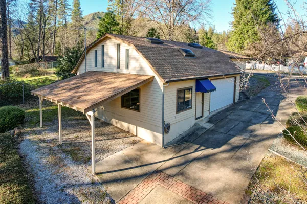$695,000 | 20216 Lakeview Drive, Lakehead, CA 96051