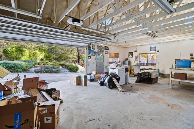 $695,000 | 20216 Lakeview Drive, Lakehead, CA 96051