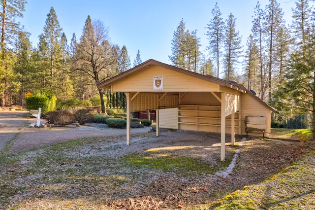 $695,000 | 20216 Lakeview Drive, Lakehead, CA 96051