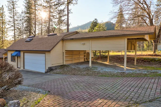 $695,000 | 20216 Lakeview Drive, Lakehead, CA 96051
