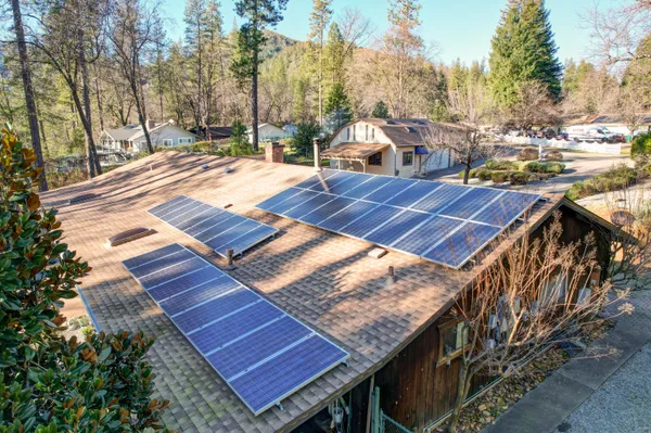 $695,000 | 20216 Lakeview Drive, Lakehead, CA 96051