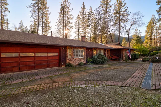 $695,000 | 20216 Lakeview Drive, Lakehead, CA 96051