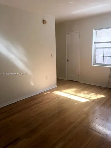 $1,700 | 1002 Douglas Road, Unit 4, Coral Gables, FL 33134