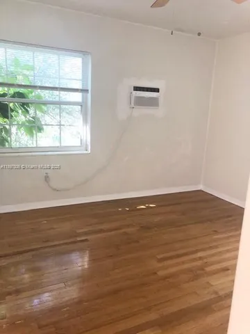 $1,700 | 1002 Douglas Road, Unit 4, Coral Gables, FL 33134