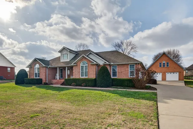 $418,000 | 8 Brown Creek Drive, Fayetteville, TN 37334