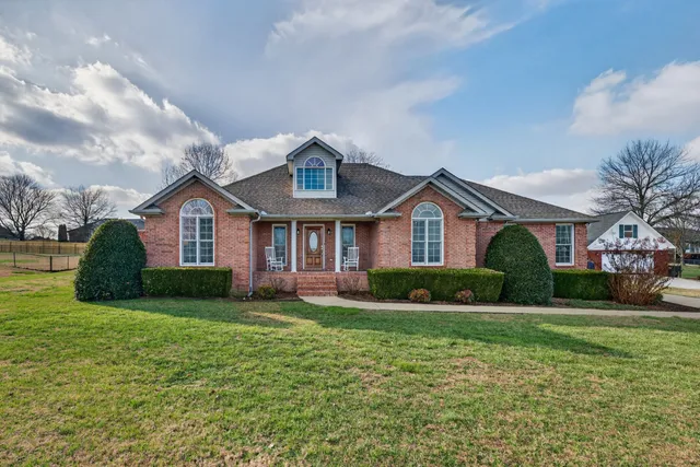 $418,000 | 8 Brown Creek Drive, Fayetteville, TN 37334