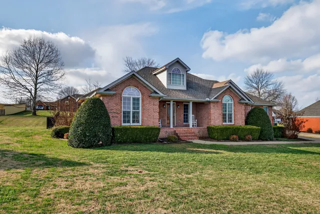 $418,000 | 8 Brown Creek Drive, Fayetteville, TN 37334