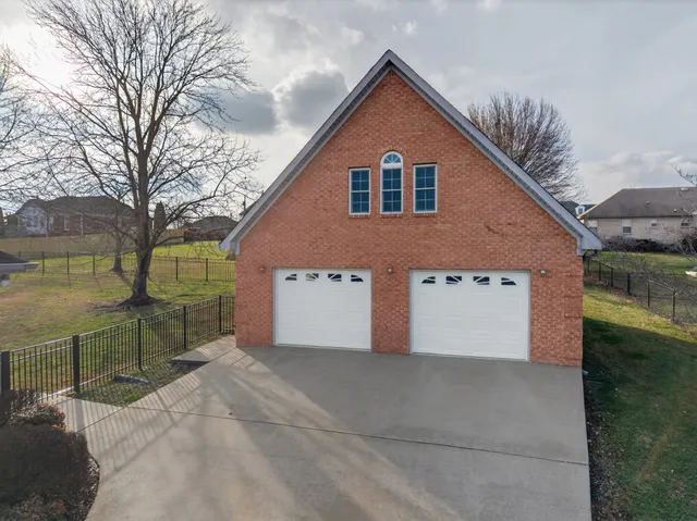 $418,000 | 8 Brown Creek Drive, Fayetteville, TN 37334