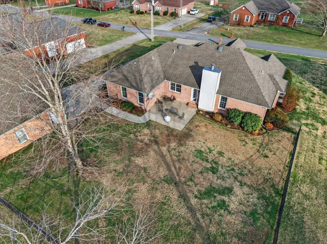 $418,000 | 8 Brown Creek Drive, Fayetteville, TN 37334