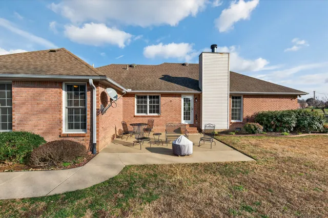 $418,000 | 8 Brown Creek Drive, Fayetteville, TN 37334