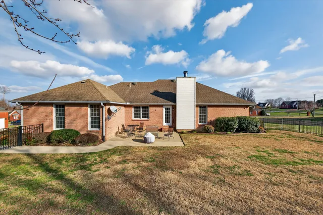 $418,000 | 8 Brown Creek Drive, Fayetteville, TN 37334