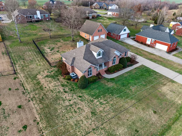 $418,000 | 8 Brown Creek Drive, Fayetteville, TN 37334