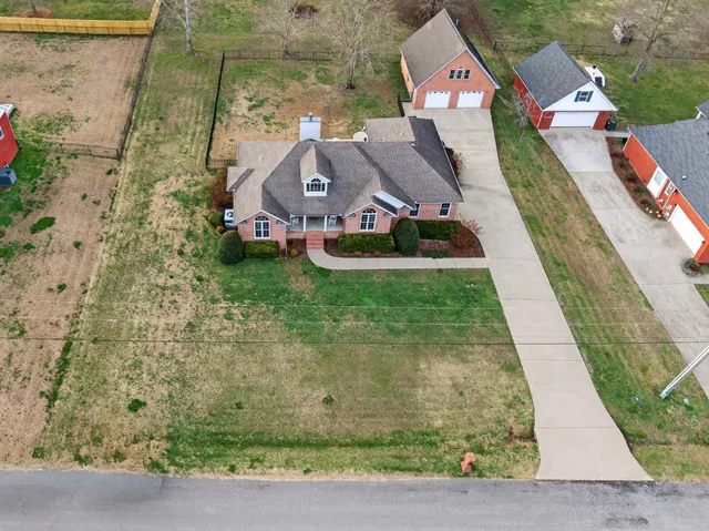 $418,000 | 8 Brown Creek Drive, Fayetteville, TN 37334