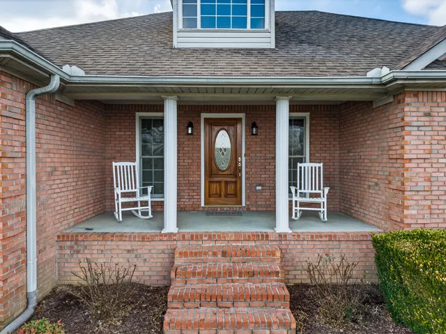 $418,000 | 8 Brown Creek Drive, Fayetteville, TN 37334