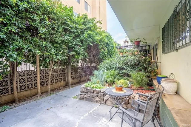 a view of a chairs and table in backyard