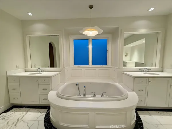 $6,995,000 | 15 Seabluff, Newport Beach, CA 92660