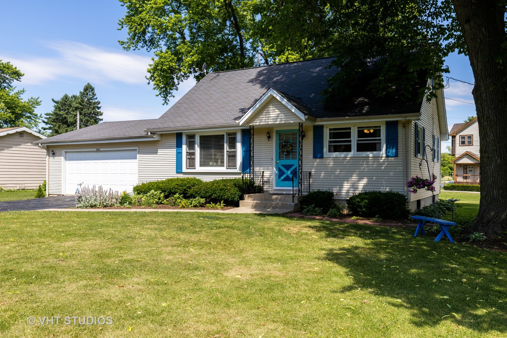 1203 Bayview Road Fox River Grove, IL 60021 - Photo 2 of 21