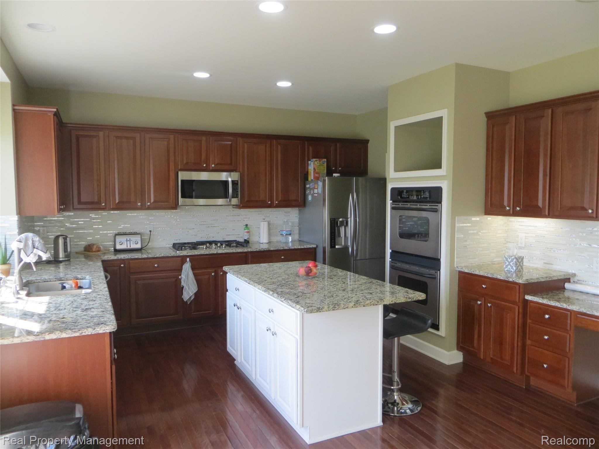 5650 Stonehaven Boulevard Rochester, MI 48306 - Photo 17 of 59 IMG_6635.JPG