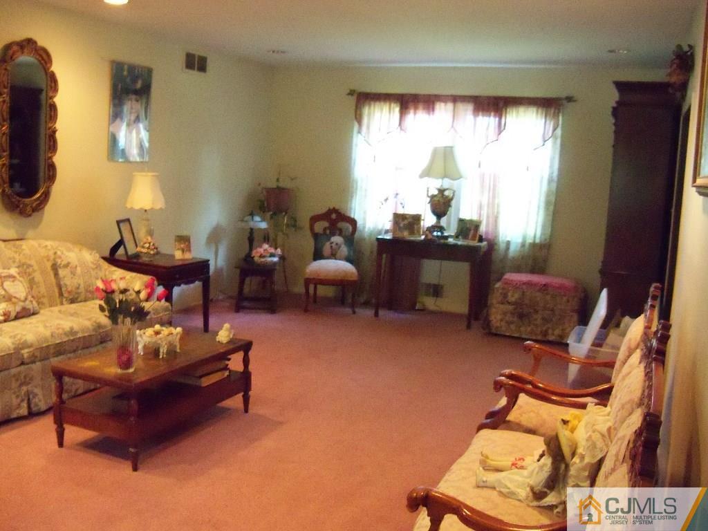 32 Lynnwood Road Edison, NJ 08820 - Photo 2 of 12 Gallery Image 2
