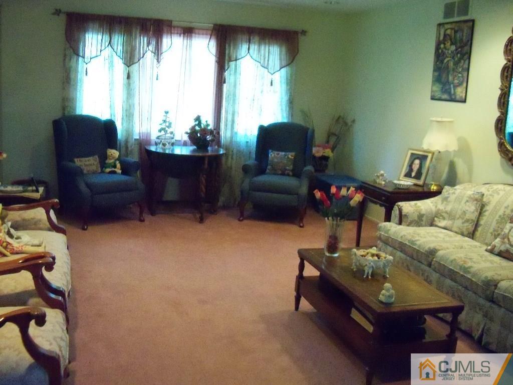 32 Lynnwood Road Edison, NJ 08820 - Photo 3 of 12 Gallery Image 3