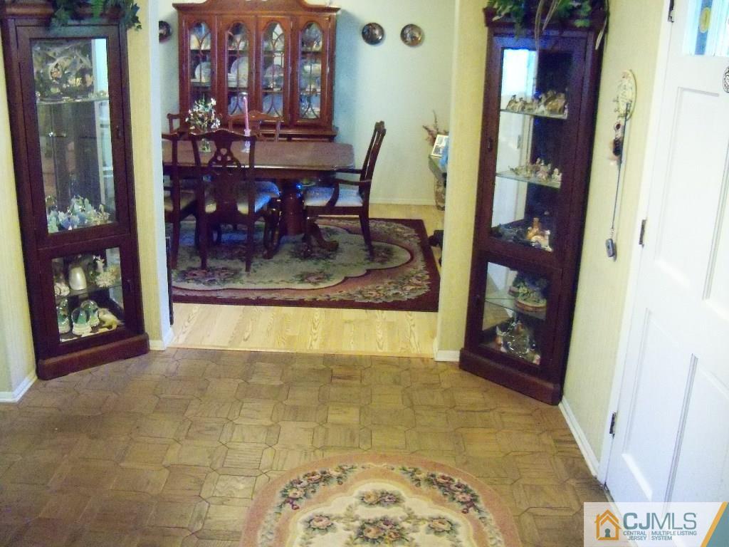 32 Lynnwood Road Edison, NJ 08820 - Photo 4 of 12 Gallery Image 4