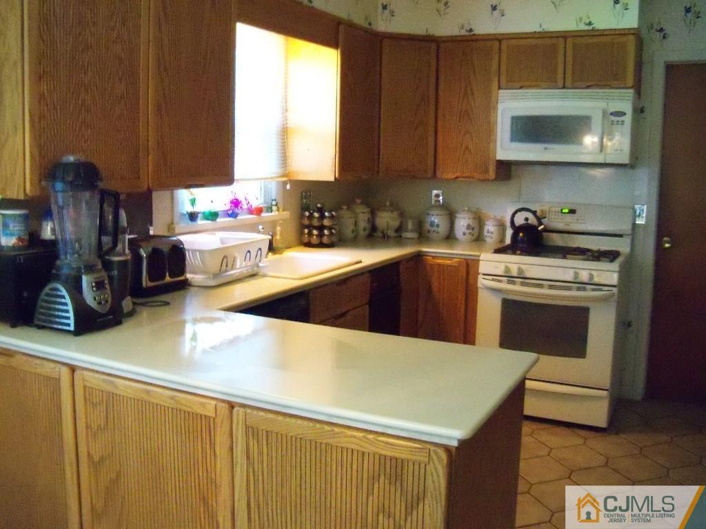 32 Lynnwood Road Edison, NJ 08820 - Photo 7 of 12 Gallery Image 7
