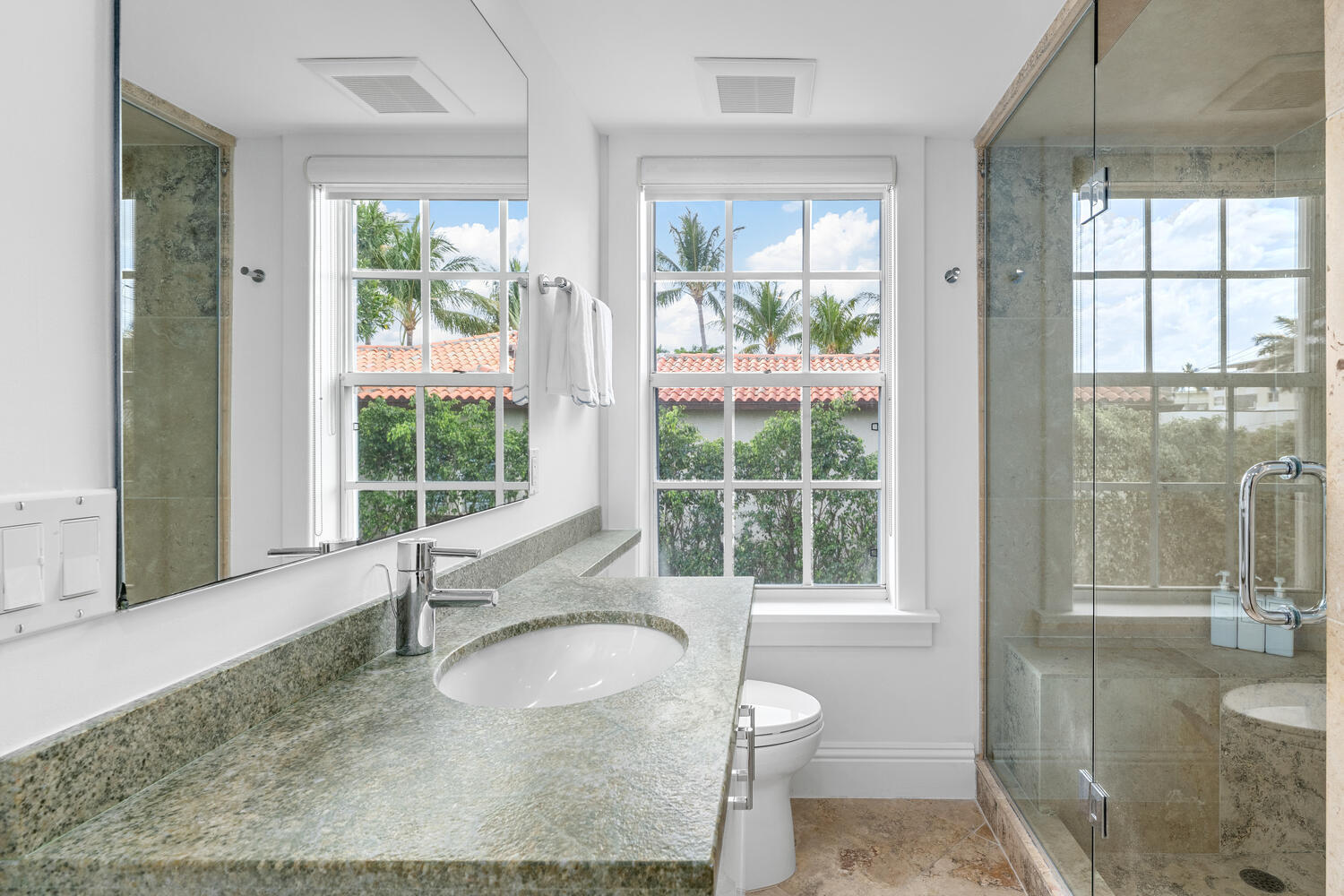 350 Cocoanut Row, Unit 3A Palm Beach, FL 33480 - Photo 17 of 38 350 Cocoanut Row Apt 3A Palm-large-034-0