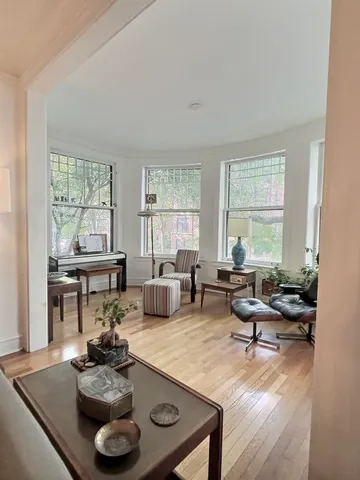 $6,500 | 2921 North Pine Grove Avenue, Unit 1, Chicago, IL 60657