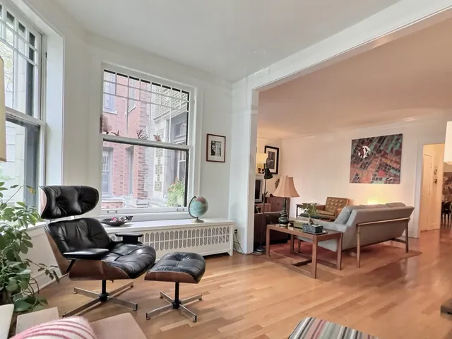 $6,500 | 2921 North Pine Grove Avenue, Unit 1, Chicago, IL 60657