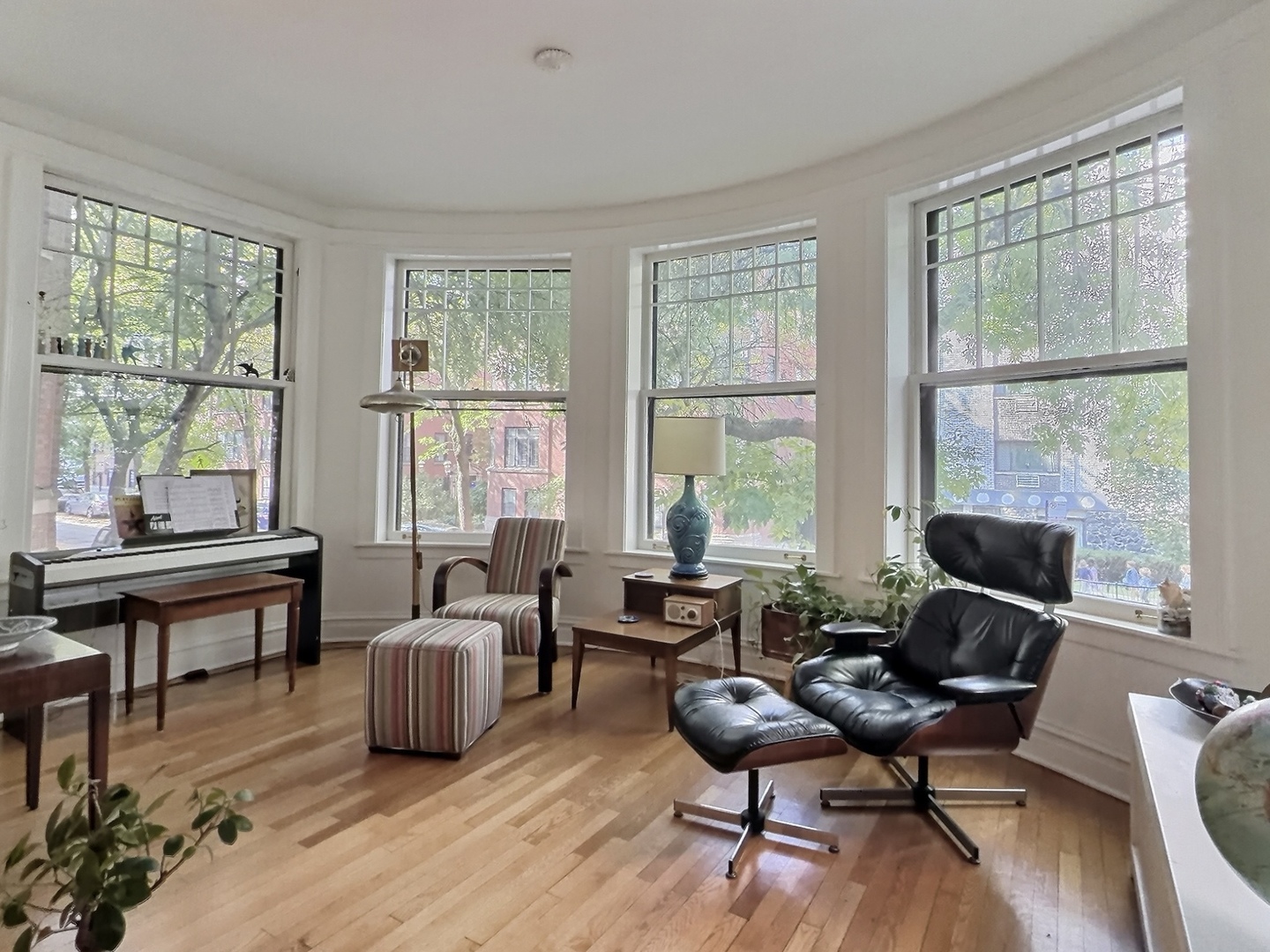 2921 North Pine Grove Avenue, Unit 1 Chicago, IL 60657 - Photo 14 of 44