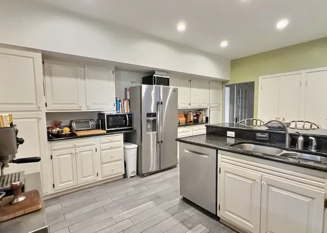 $6,500 | 2921 North Pine Grove Avenue, Unit 1, Chicago, IL 60657