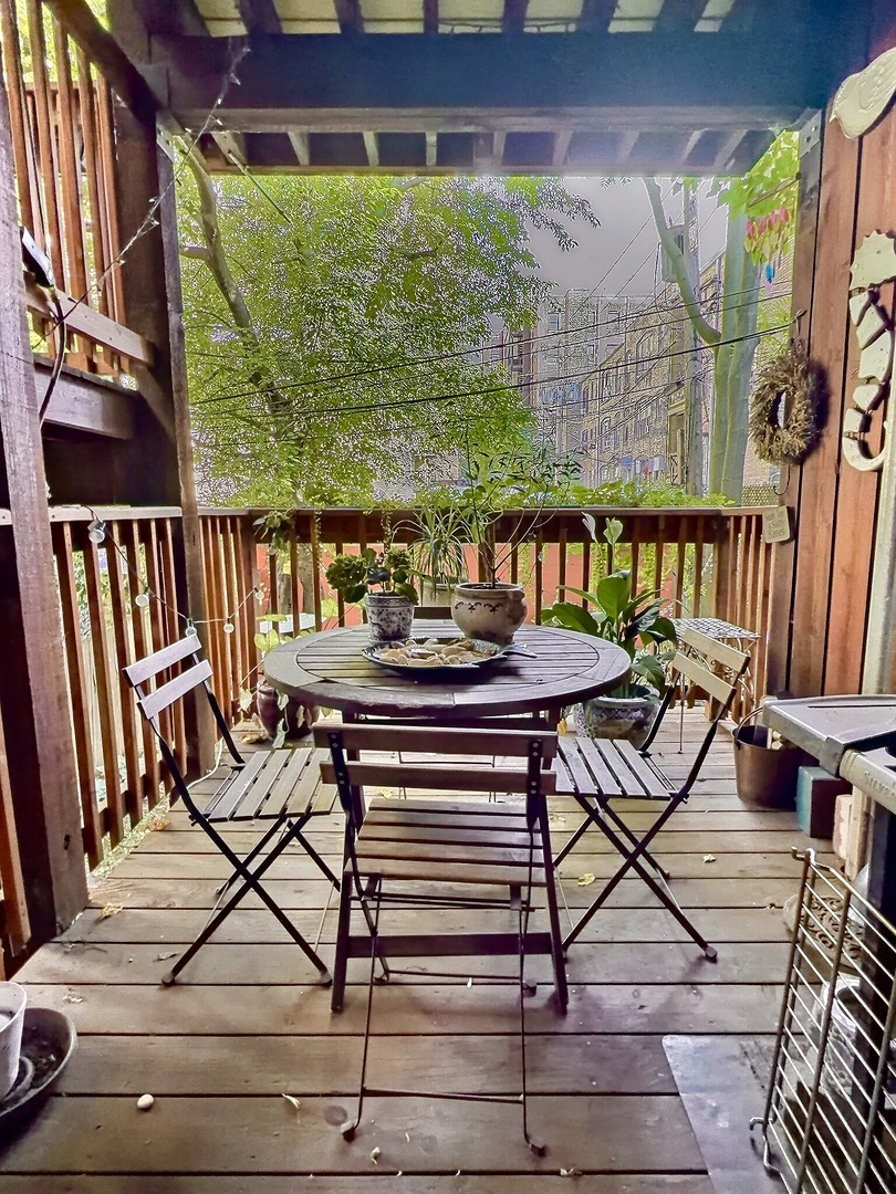 2921 North Pine Grove Avenue, Unit 1 Chicago, IL 60657 - Photo 24 of 44