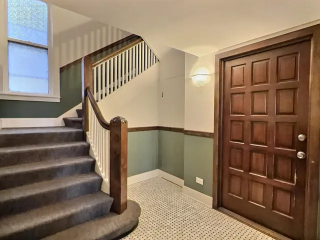 $6,500 | 2921 North Pine Grove Avenue, Unit 1, Chicago, IL 60657