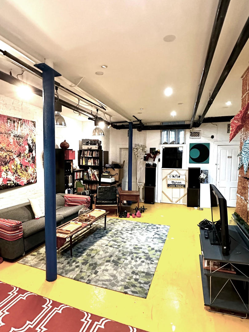 2921 North Pine Grove Avenue, Unit 1 Chicago, IL 60657 - Photo 36 of 44