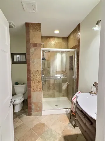 $6,500 | 2921 North Pine Grove Avenue, Unit 1, Chicago, IL 60657