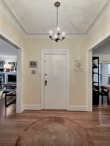 $6,500 | 2921 North Pine Grove Avenue, Unit 1, Chicago, IL 60657