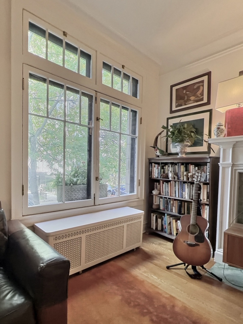 2921 North Pine Grove Avenue, Unit 1 Chicago, IL 60657 - Photo 7 of 44