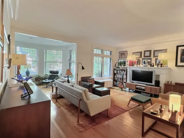 $6,500 | 2921 North Pine Grove Avenue, Unit 1, Chicago, IL 60657