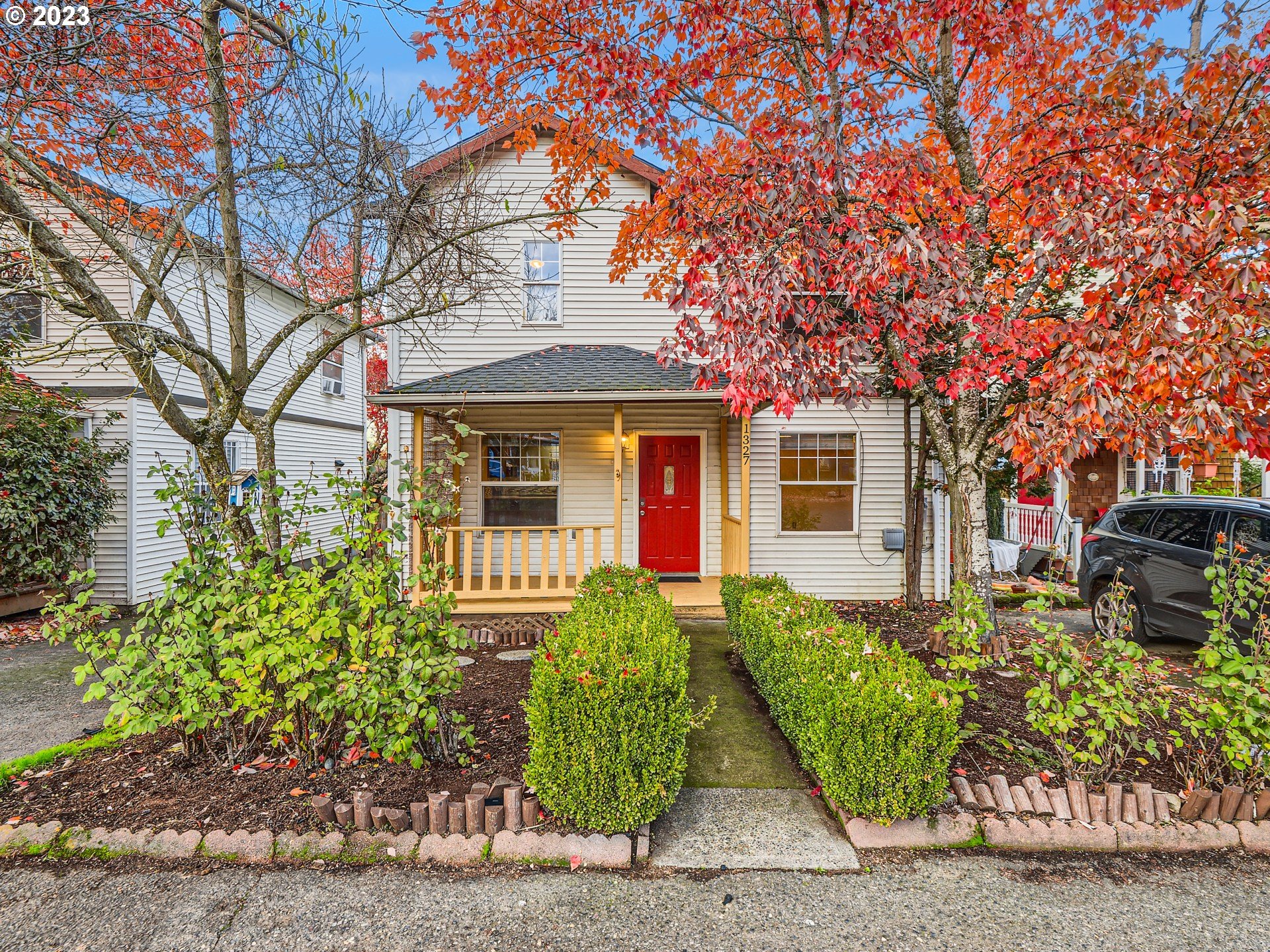 1327 Northeast Bryant Ct