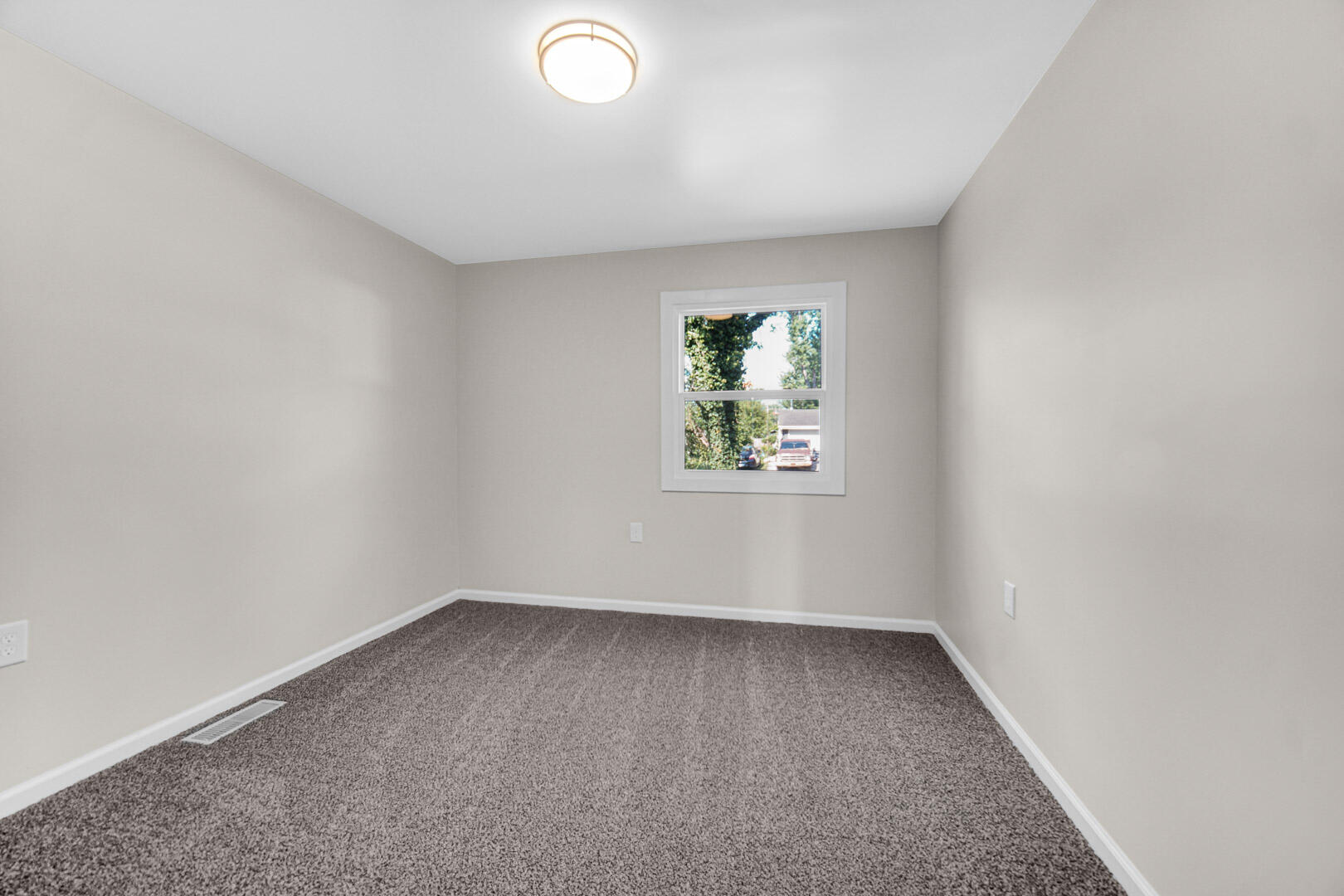727 Capitol Road Valparaiso, IN 46385 - Photo 14 of 27 1620x1080