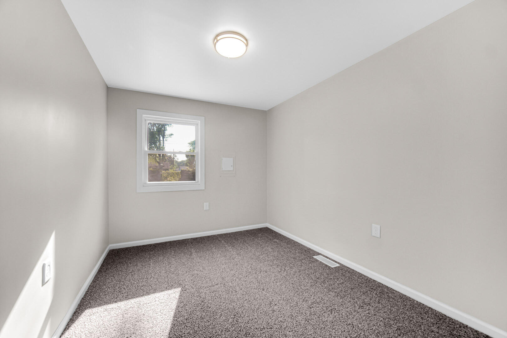 727 Capitol Road Valparaiso, IN 46385 - Photo 19 of 27 1620x1080