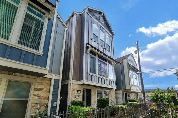 $3,350 | 726 North Shepherd Drive, Houston, TX 77007