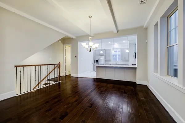 $3,350 | 726 North Shepherd Drive, Houston, TX 77007