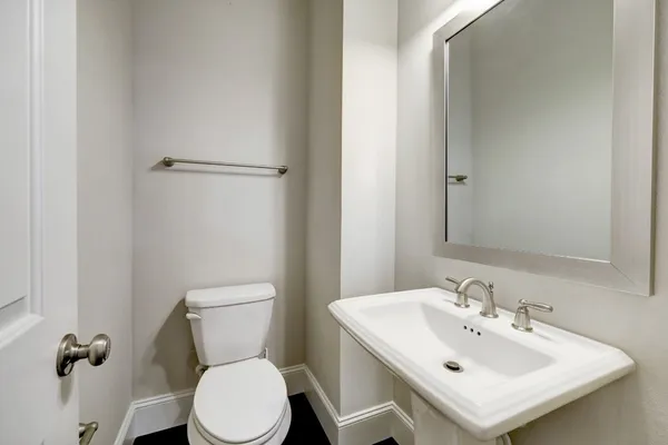 $3,350 | 726 North Shepherd Drive, Houston, TX 77007