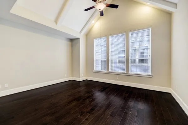 $3,350 | 726 North Shepherd Drive, Houston, TX 77007