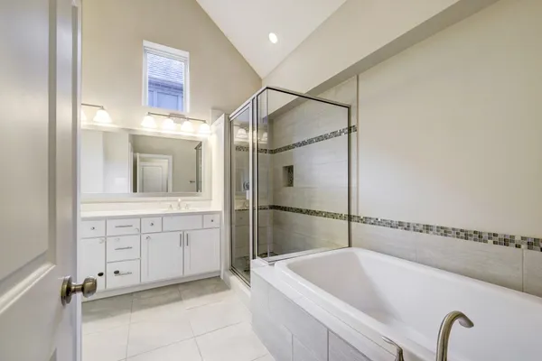 $3,350 | 726 North Shepherd Drive, Houston, TX 77007