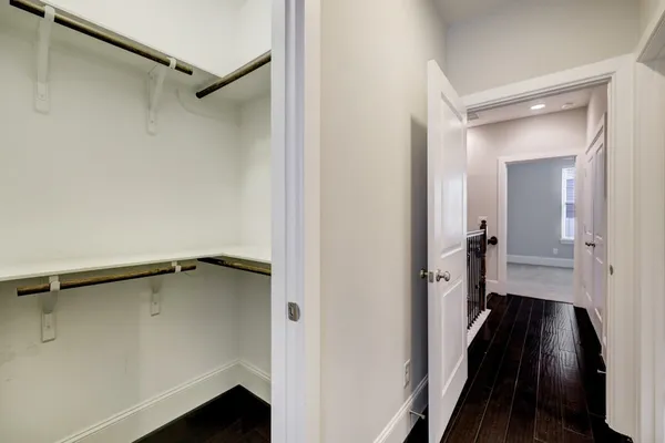 $3,350 | 726 North Shepherd Drive, Houston, TX 77007