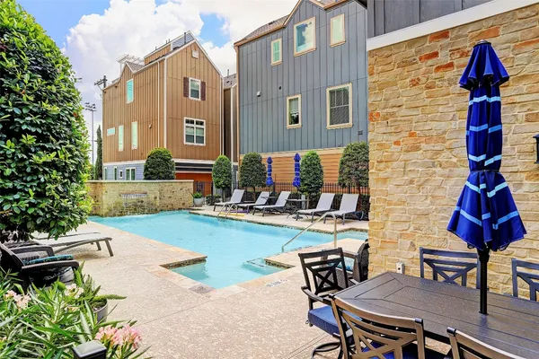 $3,350 | 726 North Shepherd Drive, Houston, TX 77007