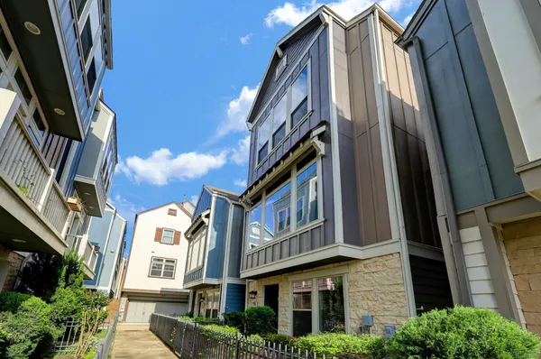 $3,350 | 726 North Shepherd Drive, Houston, TX 77007